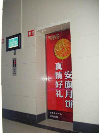 电梯门平面广告批发价格解析与投放策略